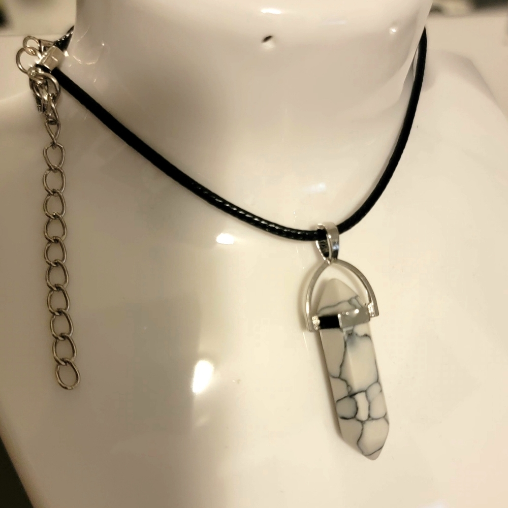 Howlite necklace - Picture 3 of 3